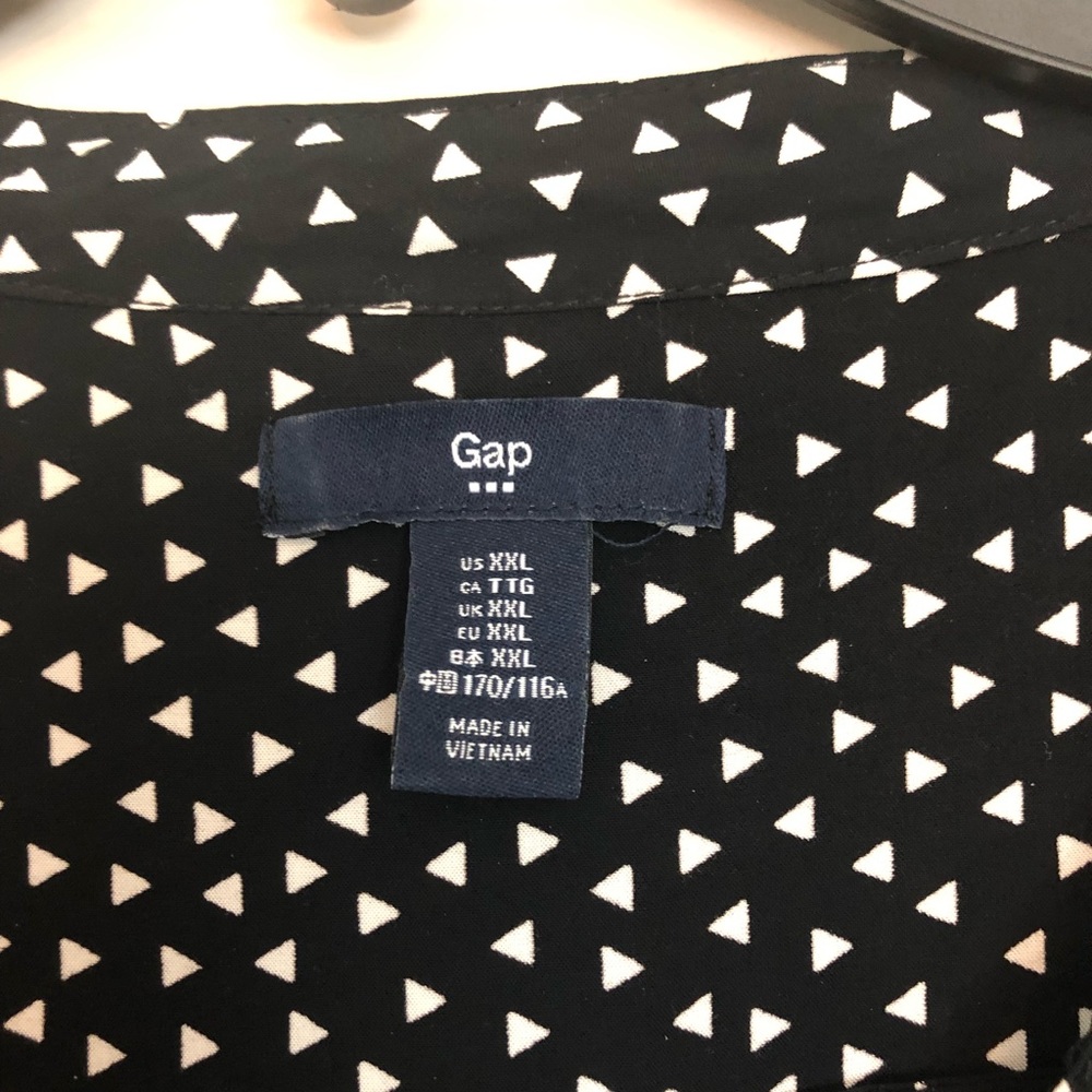 Fun and flirty Gap sinch dress.